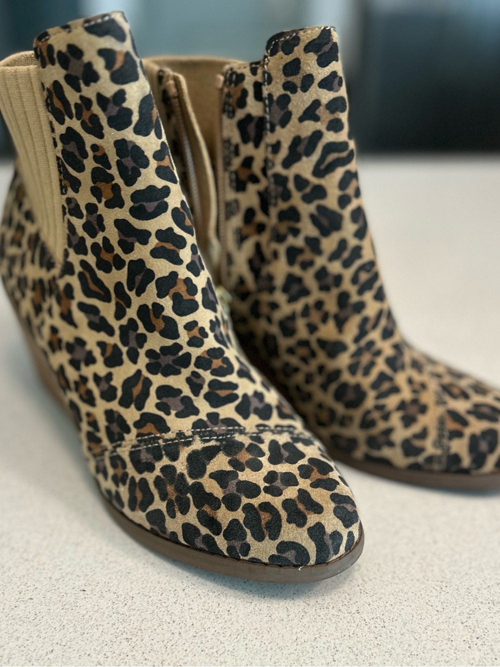 TOMS Sadie Leopard Print Suede Wedge Ankle Boots Women’s Size 8 NWOB